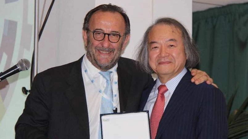 Il professor Vincenzo Sarnicola insieme al dottor Shigeru Kinoshita