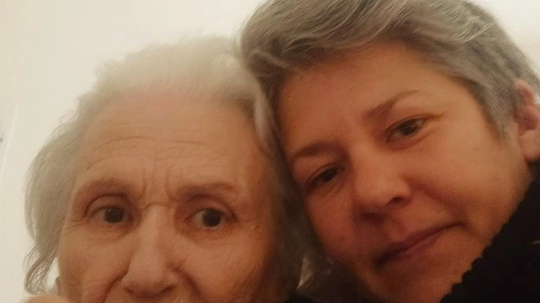 Dora è a casa con i suoi amati gatti "Ma la battaglia non finisce qua" Dora è a casa con i suoi amati gatti "Ma la battaglia non finisce qua"