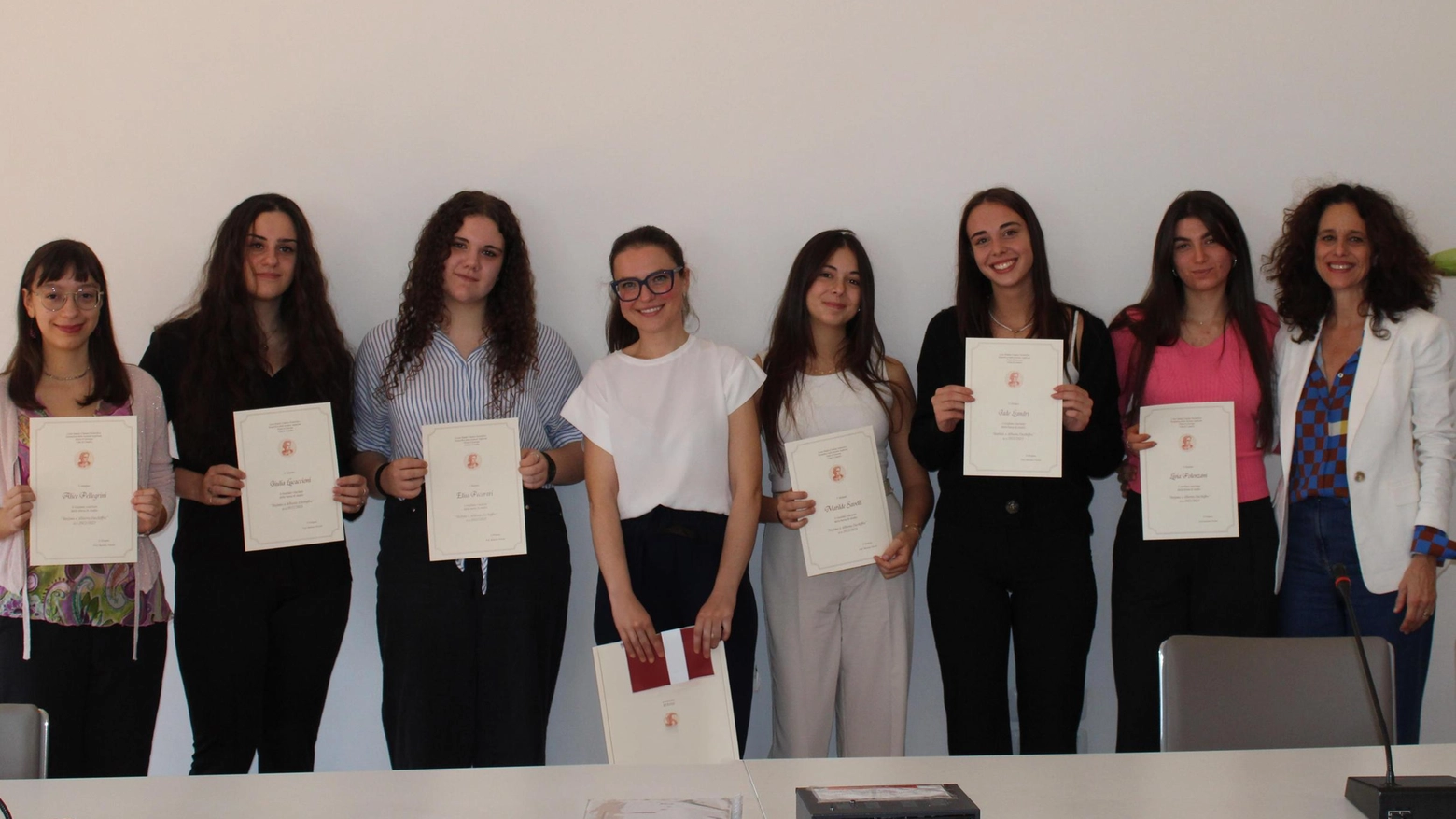 Studentesse premiate in memoria di due prof Studentesse premiate in memoria di due prof