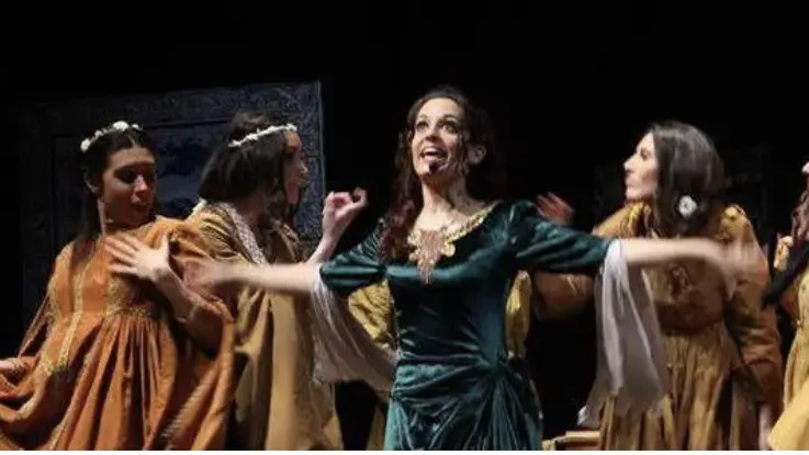 La Tata Magica" il musical al Petrarca per solidarietà La Tata Magica" il musical al Petrarca per solidarietà