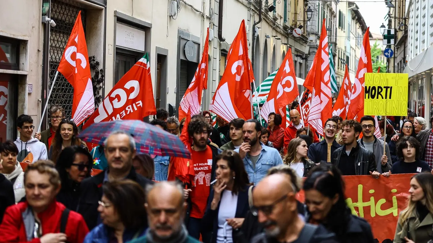 Il corteo dei sindacati in centro in occasione del primo maggio (Gasperini/Germogli)