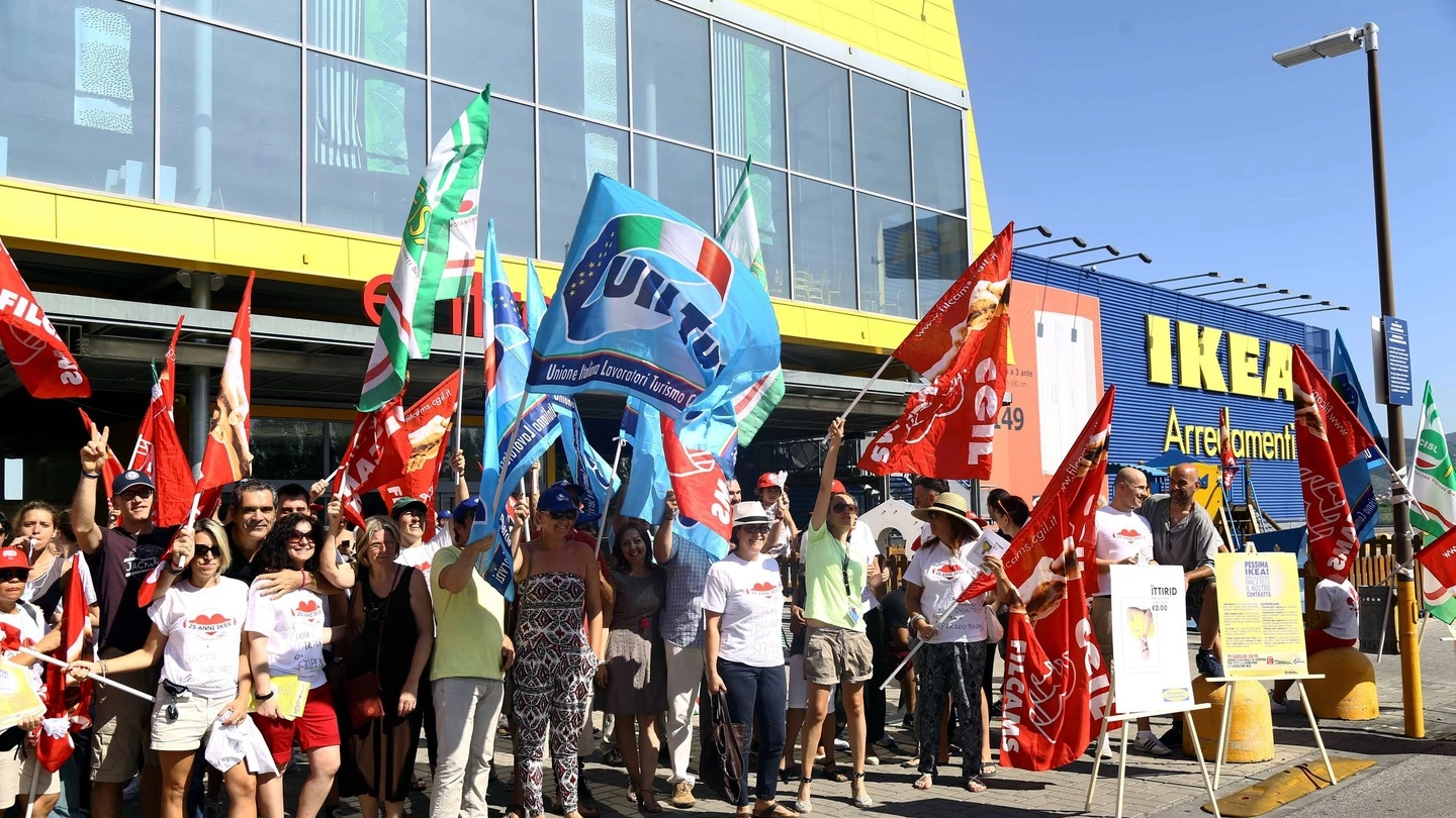 Lo sciopero all'Ikea dell'Osmannoro (foto Andi Shtylla/Germogli)