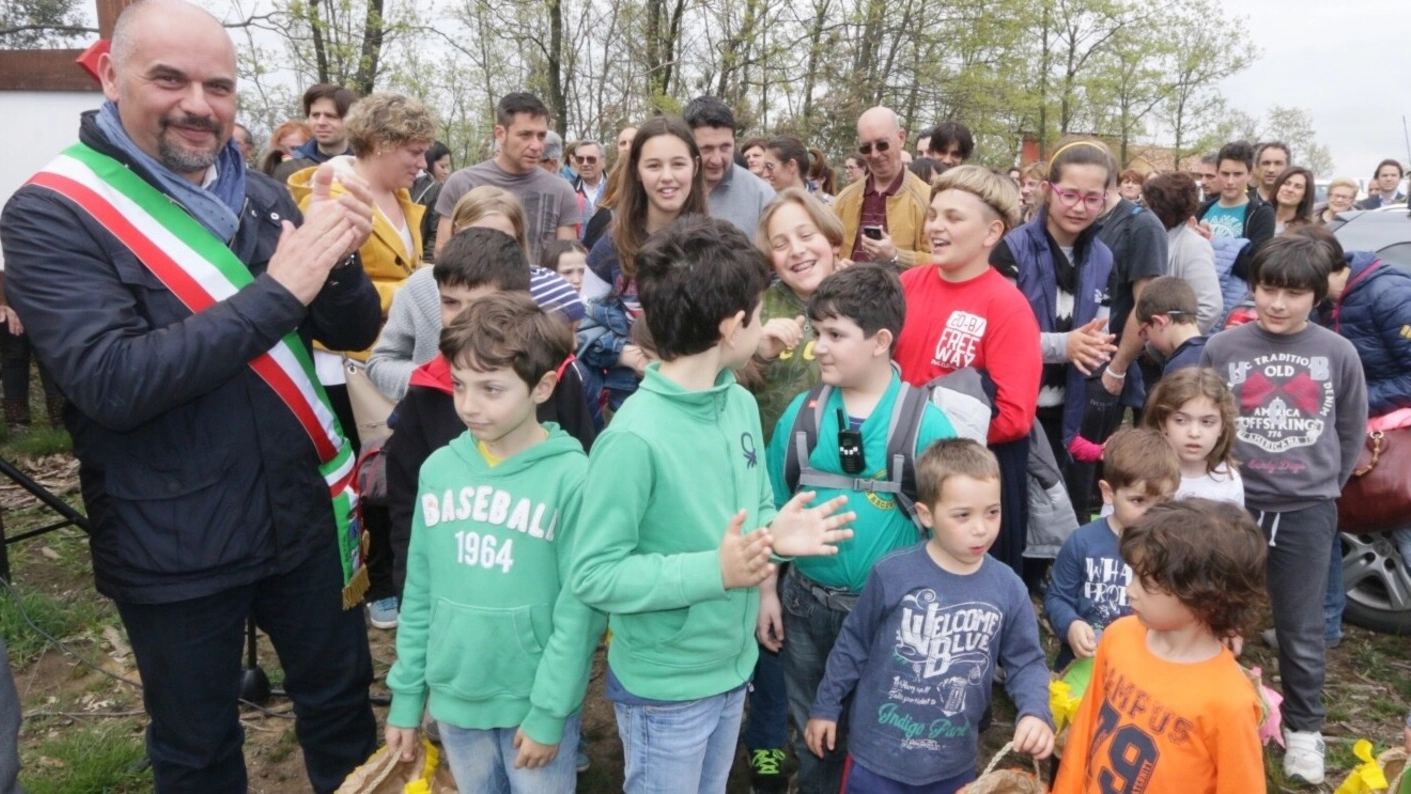 Tanti bambini di ogni età per la festa d’inaugurazione del bosco di Camaioni, un’area verde preziosa restituita ai cittadini