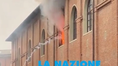 L'incendio e l'esplosione in questura a Firenze