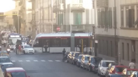 Lo scontro fra tramvia e auto