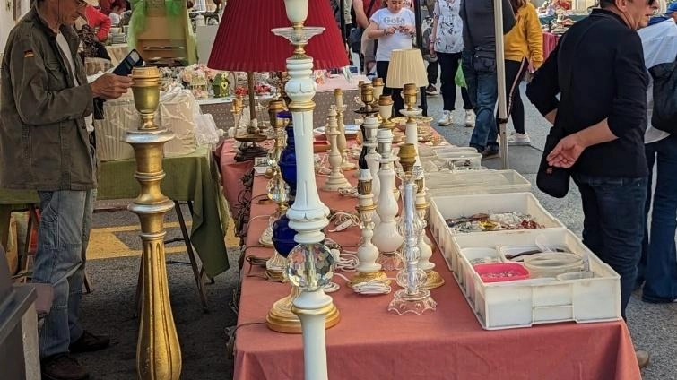 Curiosando e riciclando riaccende le voglie dei collezionisti Curiosando e riciclando riaccende le voglie dei collezionisti