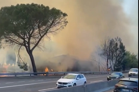 L'incendio sulla A1