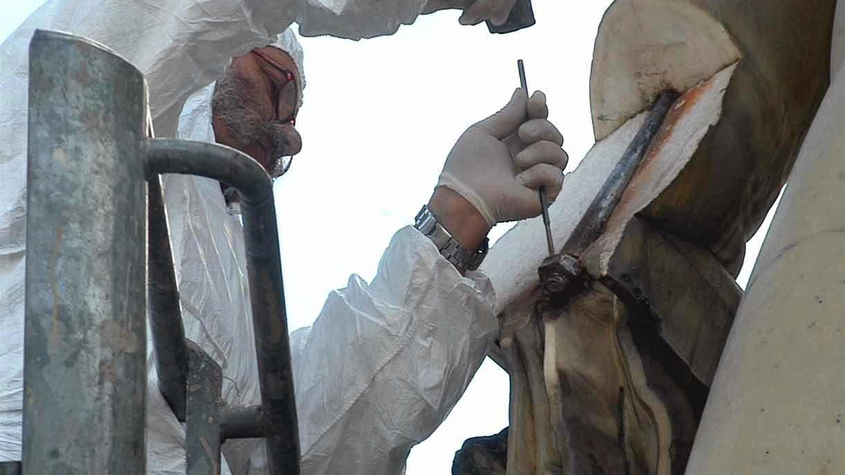 Tuffi e scalate, povero Biancone "Chi rompe paghi 10 volte di più" Tuffi e scalate, povero Biancone "Chi rompe paghi 10 volte di più"