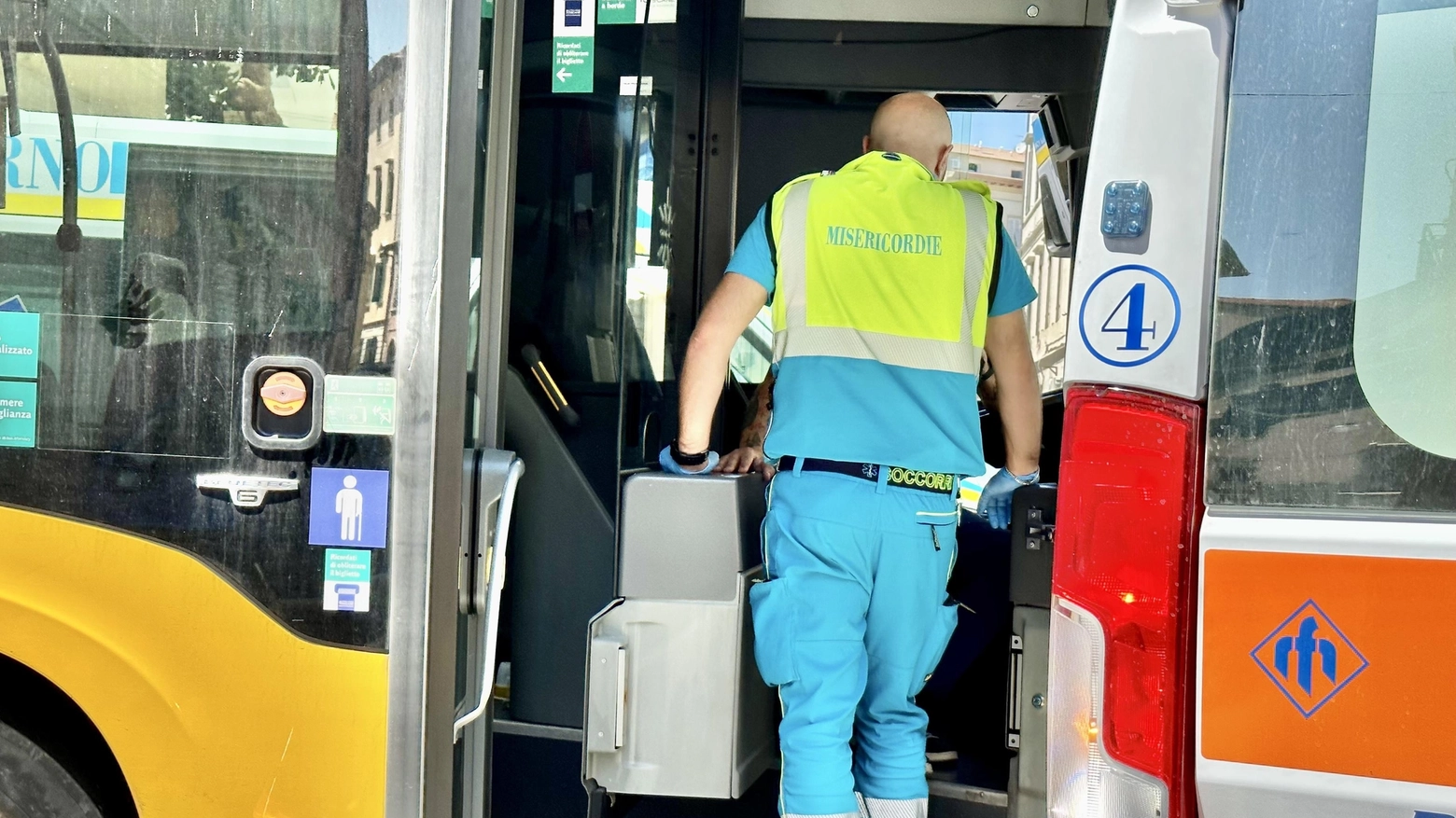 Aggressioni sugli autobus. La politica chiede tavolo urgente Aggressioni sugli autobus. La politica chiede tavolo urgente