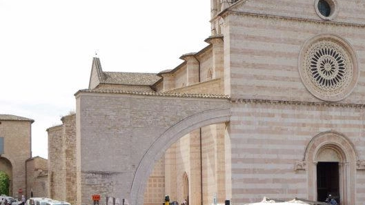 Assisi, mezzo milione di turisti Arrivi e presenze da record "Noi, locomotiva dell’Umbria" Assisi, mezzo milione di turisti Arrivi e presenze da record "Noi, locomotiva dell’Umbria"