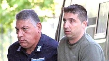 "Le notti in cui sono stati compiuti gli omicidi ho prestato il furgone a un pusher nordafricano di nome Alex". Il 33enne falegname di Carrara ha concluso l’interrogatorio piangendo. Il 18 dicembre la discussione.