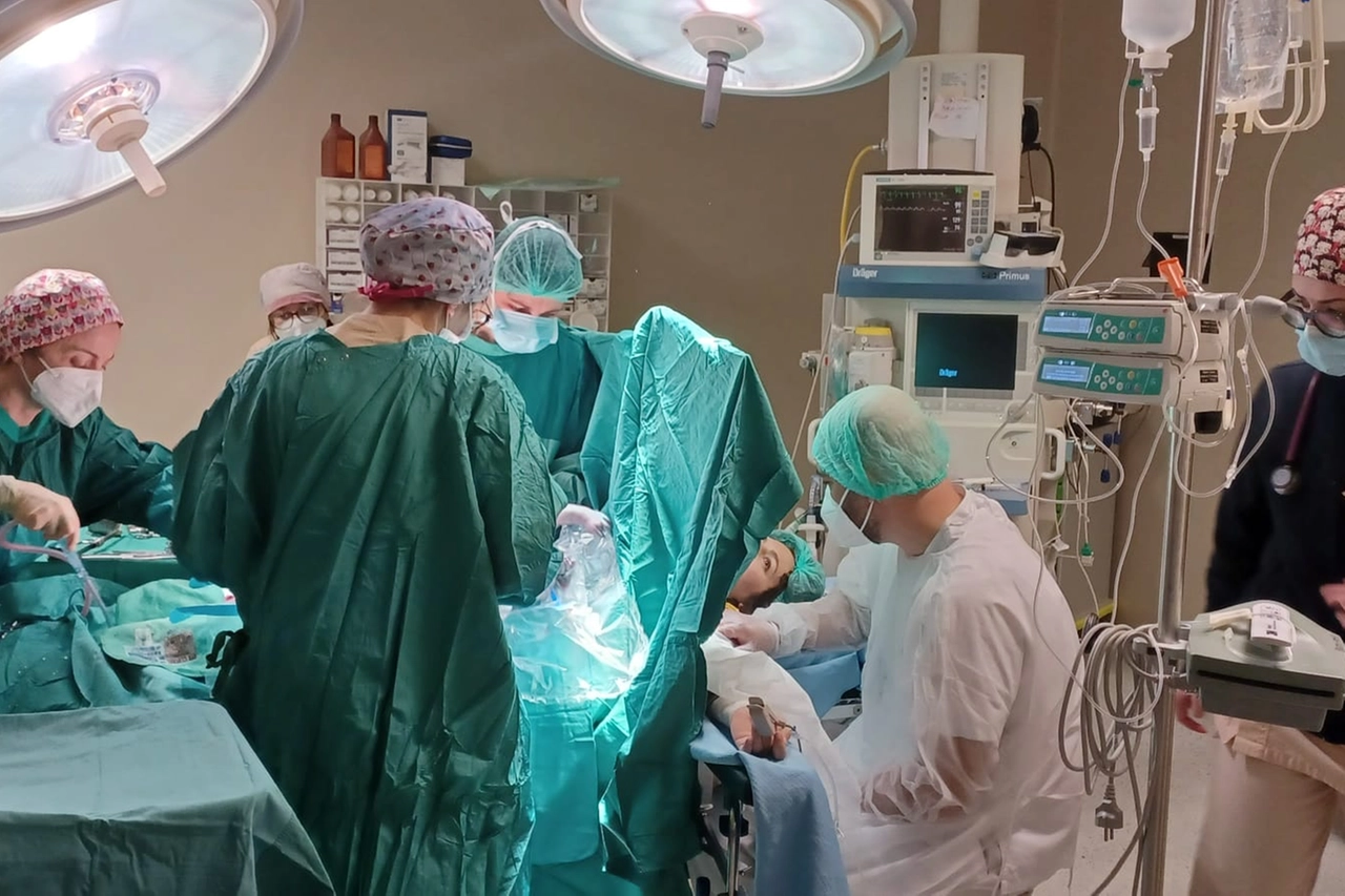 Il momento del parto cesareo (foto autorizzata dai genitori)