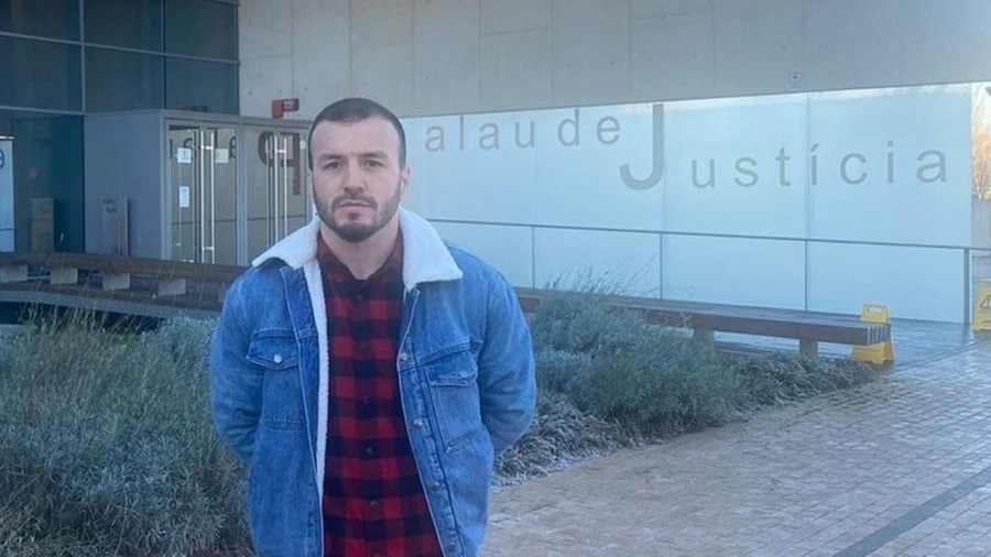 Bissoultanov una settimana fa davanti al tribunale di Girona (foto dal sito Elpuntavui.c)