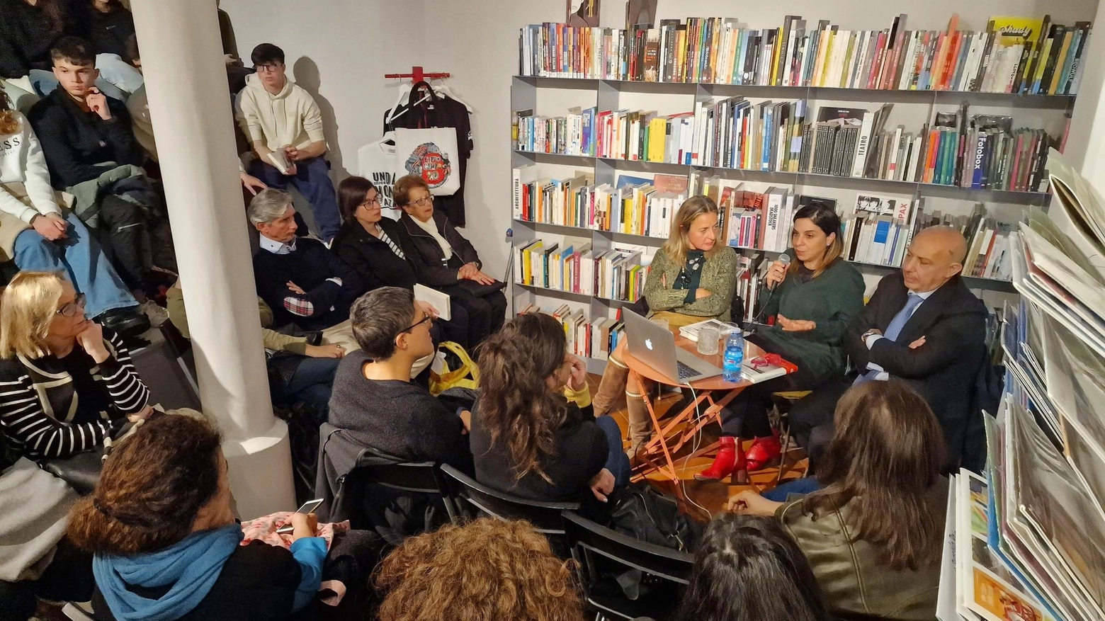 "Pari e dispari" entra nel vivo. Vallortigara e ’Il pulcino di Kant’ "Pari e dispari" entra nel vivo. Vallortigara e ’Il pulcino di Kant’