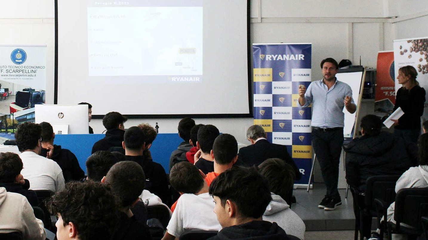 Aeronautica, passione e possibilità. Gli studenti nel mondo di Ryanair Aeronautica, passione e possibilità. Gli studenti nel mondo di Ryanair