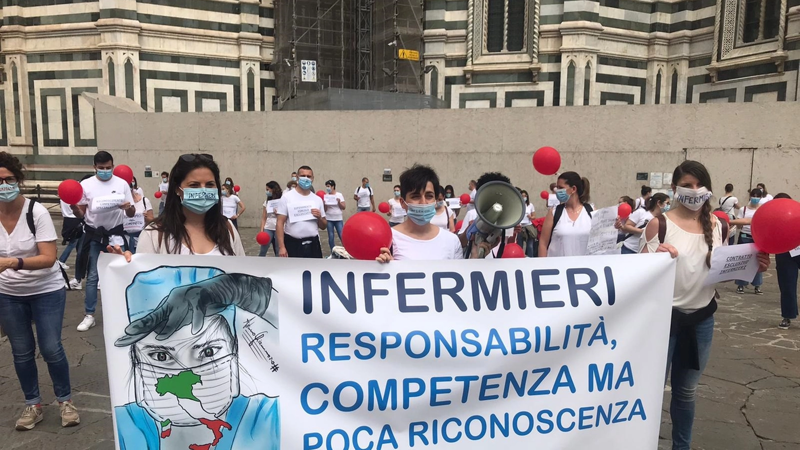 La manifestazione degli infermieri a Firenze La manifestazione degli infermieri a Firenze