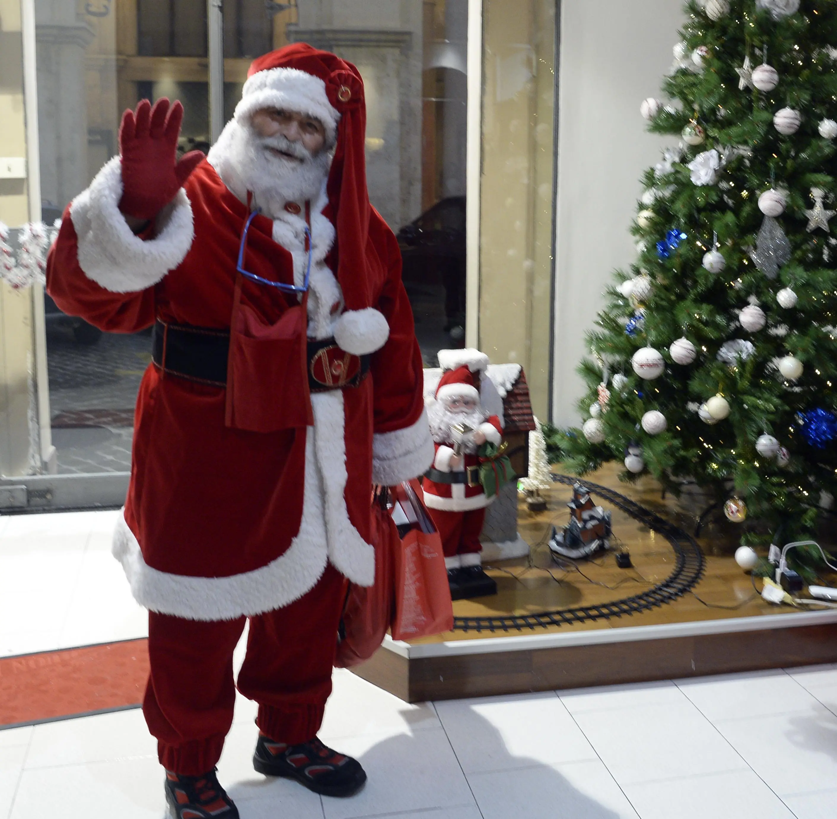 Giochi e storie Babbo Natale incontra i bimbi