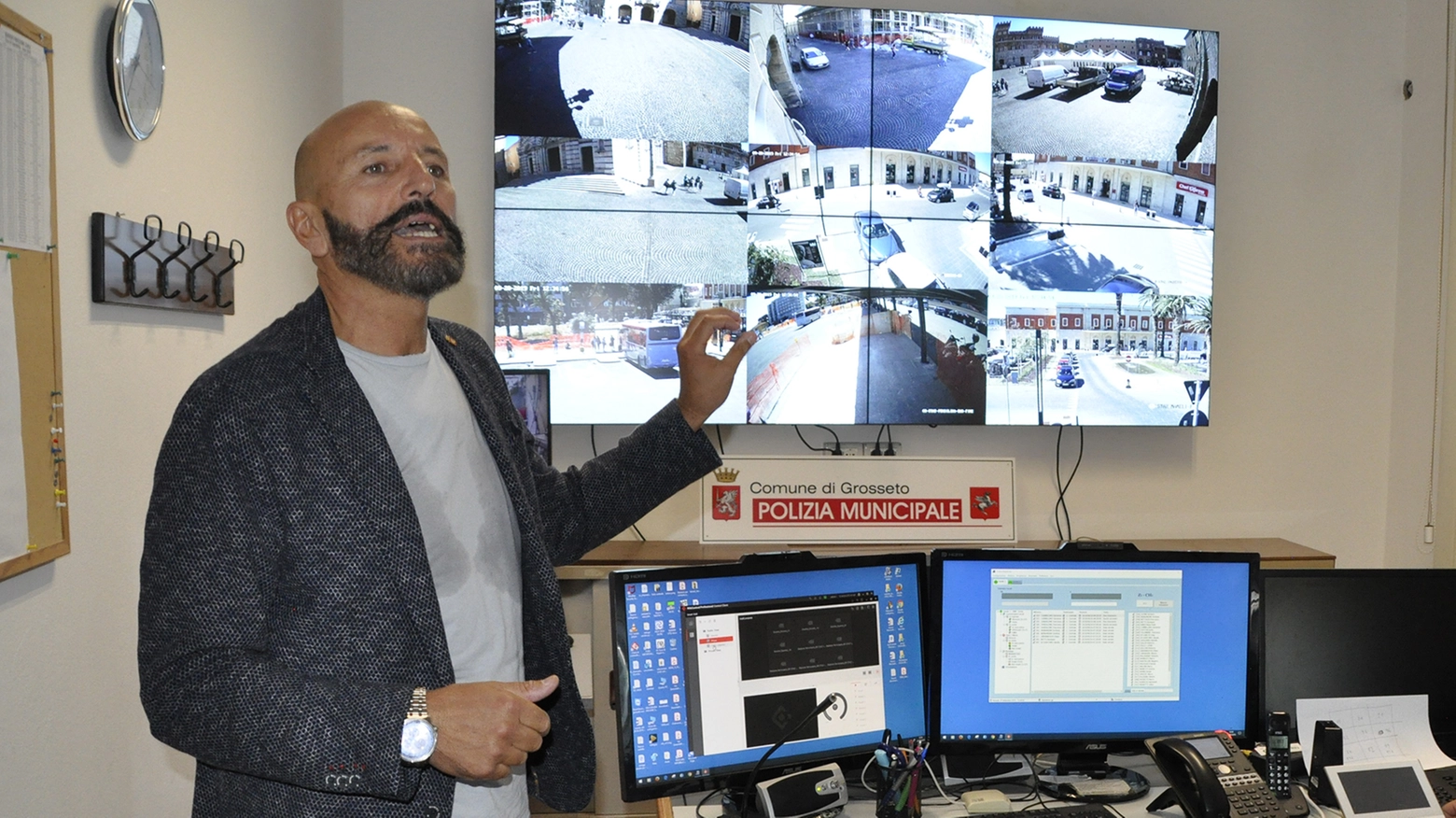 L'assessore al traffico, Fausto Turbanti, nella sala operativa