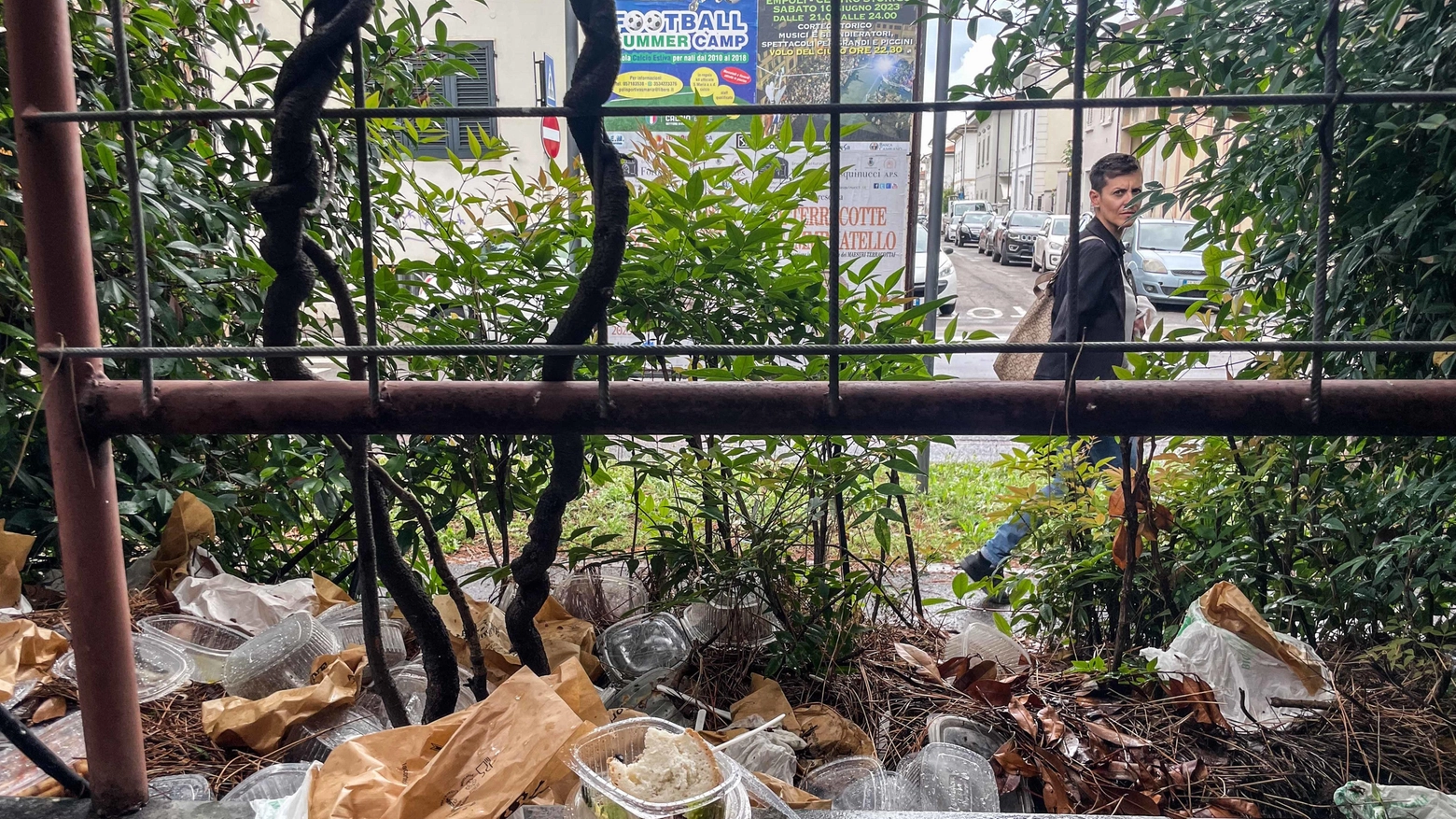 Area verde nel degrado Scatta la protesta "Bivacchi e siringhe Ho paura per mia figlia" Area verde nel degrado Scatta la protesta "Bivacchi e siringhe Ho paura per mia figlia"