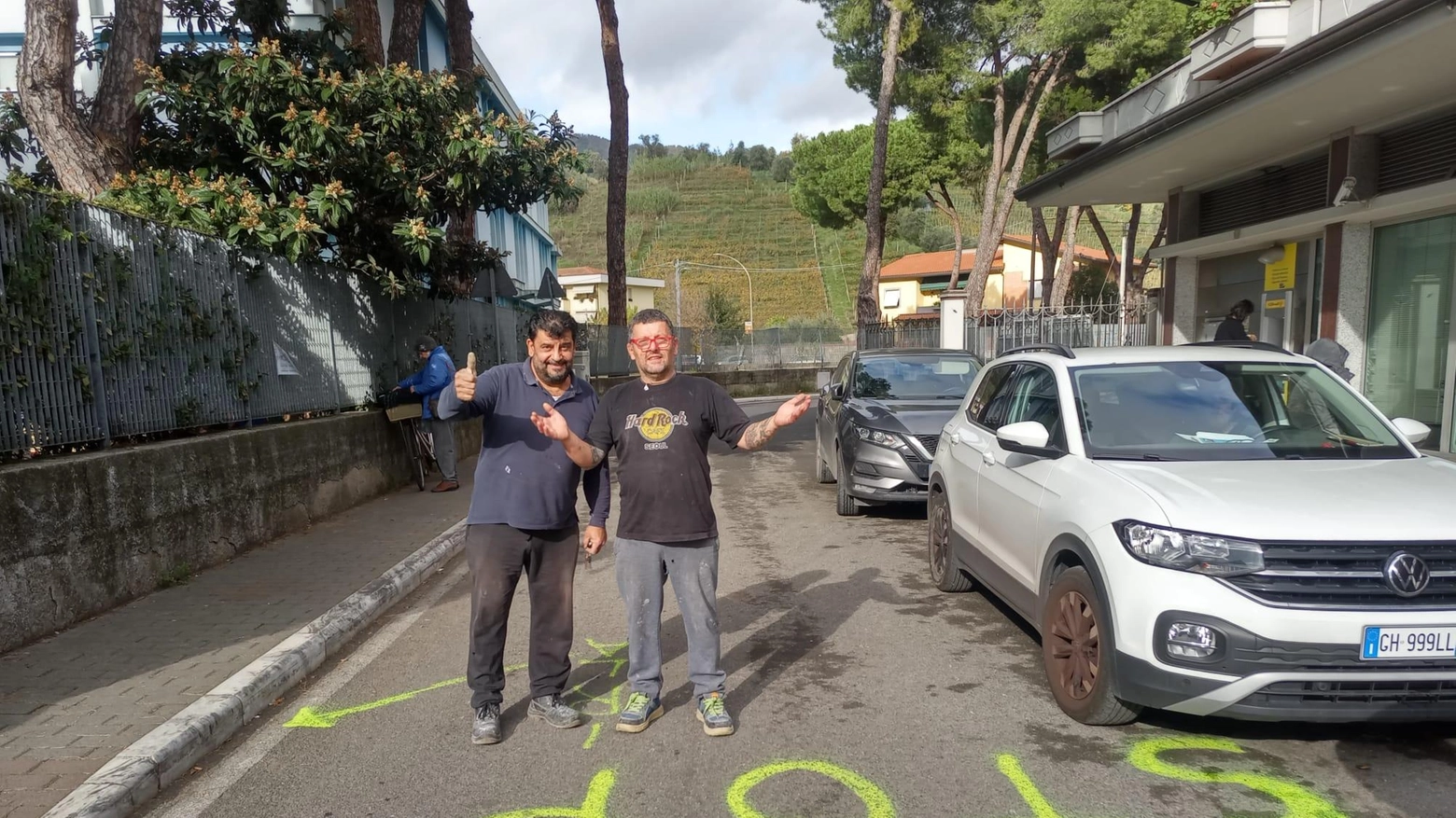 Un incrocio pericoloso. Arriva lo “stop“ fai da te Un incrocio pericoloso. Arriva lo “stop“ fai da te