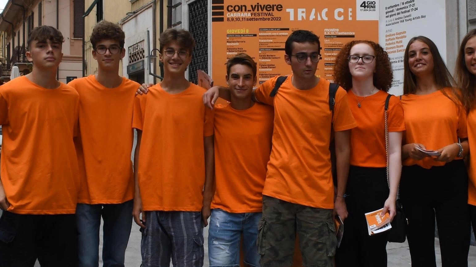 Con-Vivere ai nastri di partenza Incontri, musica, cibo e teatro Con-Vivere ai nastri di partenza Incontri, musica, cibo e teatro