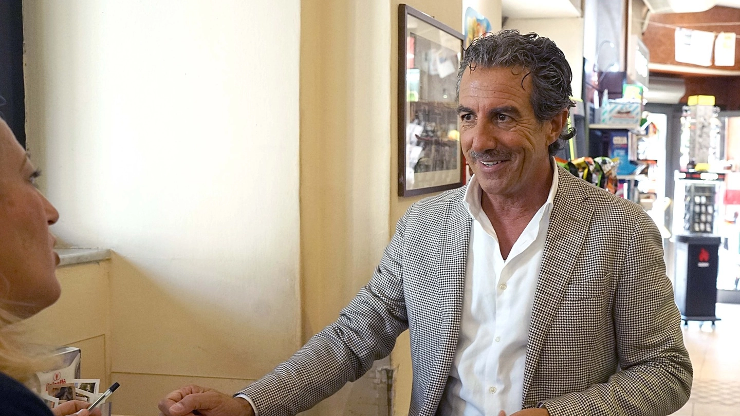 Umberto Baldiera, titolare del bar Ghezzi di via Aldo Ferrari teatro dello sconcertate episodio risoltosi per il meglio