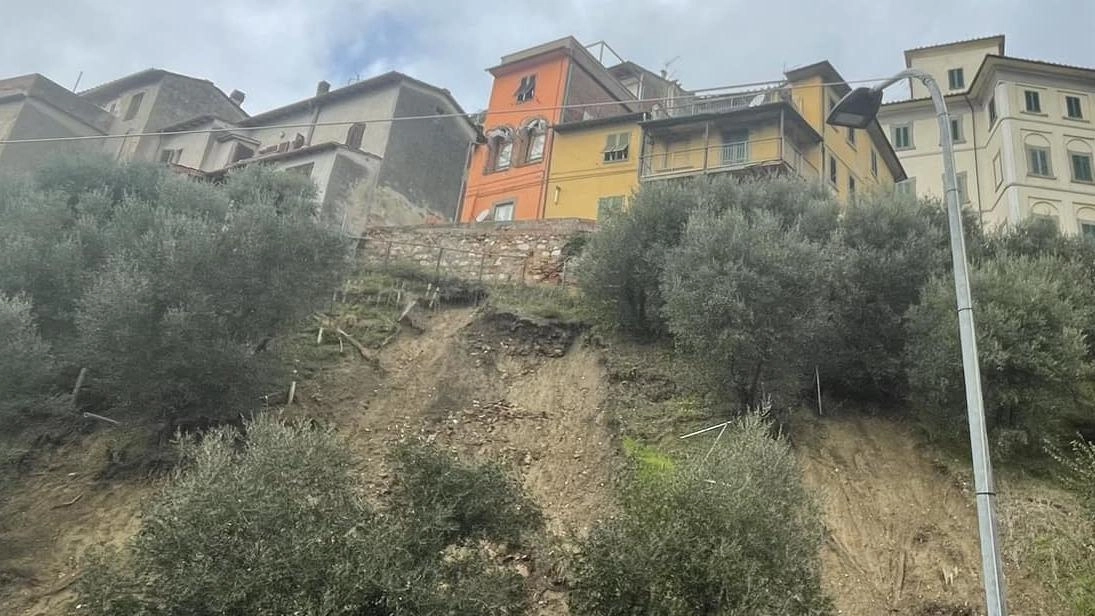 Scuola Infanzia chiusa e trasferita. Via Costa, stop a veicoli e pedoni Scuola Infanzia chiusa e trasferita. Via Costa, stop a veicoli e pedoni
