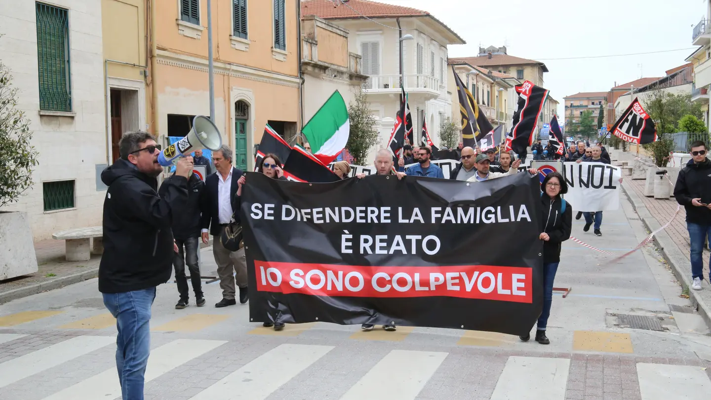 Il corteo di Forza Nuova (foto Bongianni/Germogli) Il corteo di Forza Nuova (foto Bongianni/Germogli)