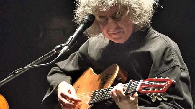 Branduardi a tutto live "Corro sempre da solo e farò alzare la platea su un tappeto volante" Branduardi a tutto live "Corro sempre da solo e farò alzare la platea su un tappeto volante"