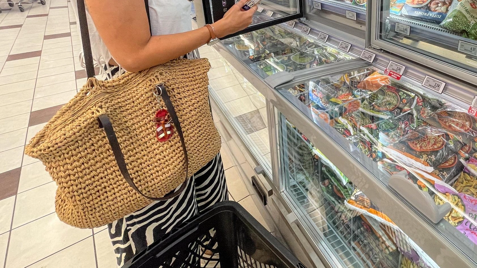 Il carrello della spesa è più pesante  Aumenti a raffica tra gli scaffali  Ecco il nostro test nei supermercati