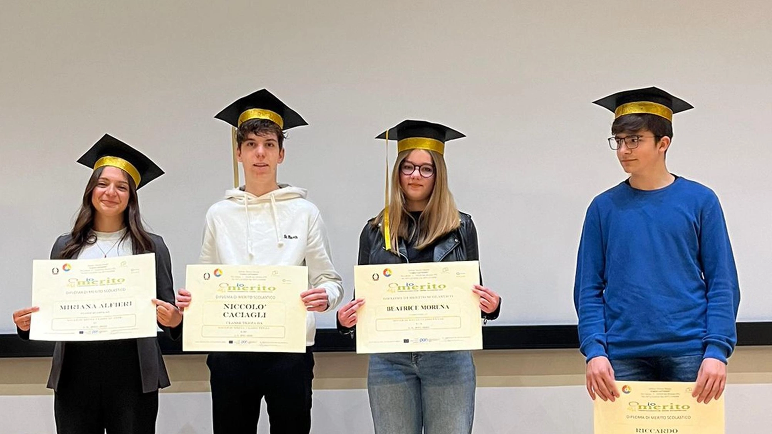Emozioni alla festa dei diplomi Presenti oltre settanta studenti Emozioni alla festa dei diplomi Presenti oltre settanta studenti