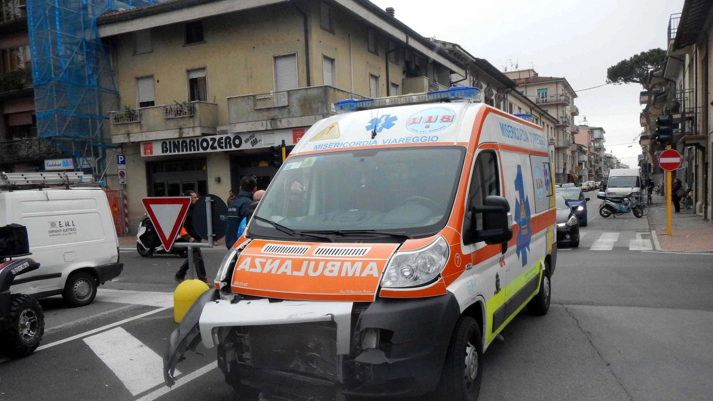L'ambulanza incidentata (foto Umicini)