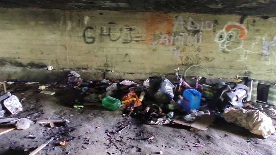 I rifiuti rimossi sotto ponte da Verrazzano