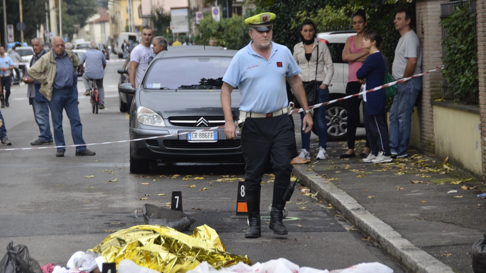 Il corpo di Pompeo Giordano steso sul'asfalto di via Sangro