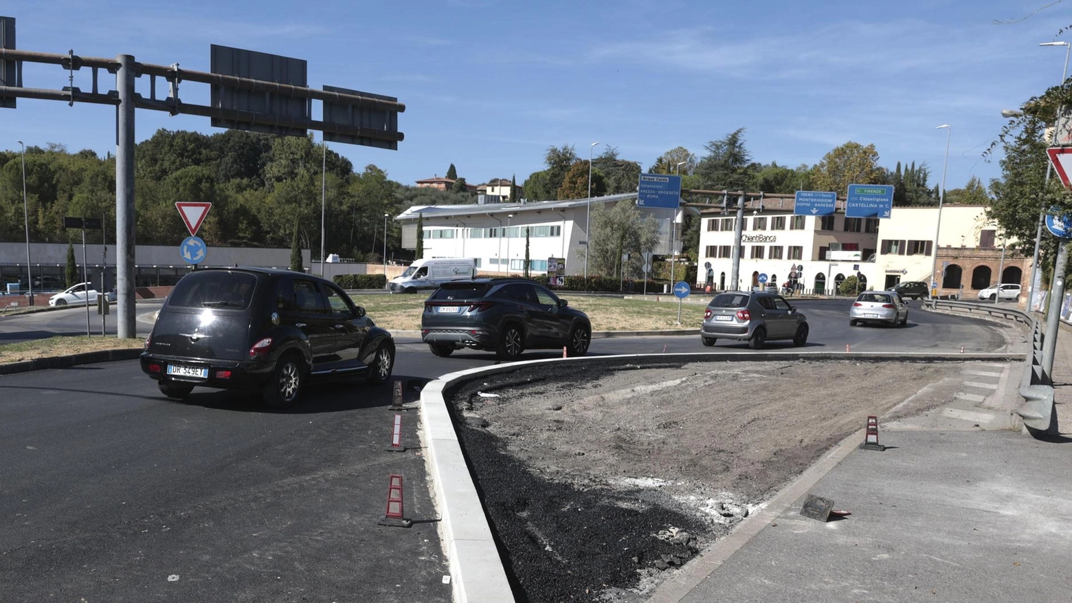Lunghe file per tre rotonde. Stellino e viale Europa il traffico si morde la coda