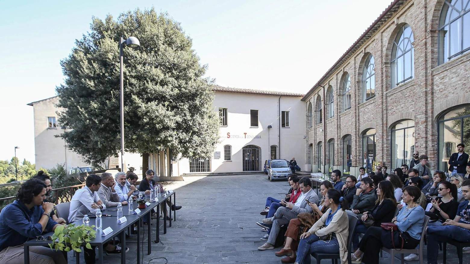 Con “Switch-on“ piazza del Melo si accende. Arriva il palazzo della Musica, note e socialià Con “Switch-on“ piazza del Melo si accende. Arriva il palazzo della Musica, note e socialià