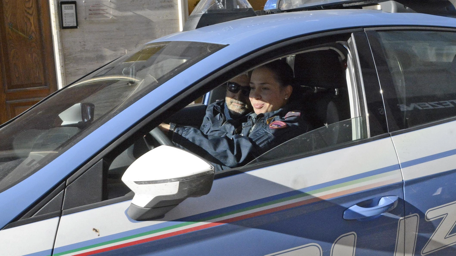 La getta a terra per violentarla Il caso nel centro di accoglienza La getta a terra per violentarla Il caso nel centro di accoglienza