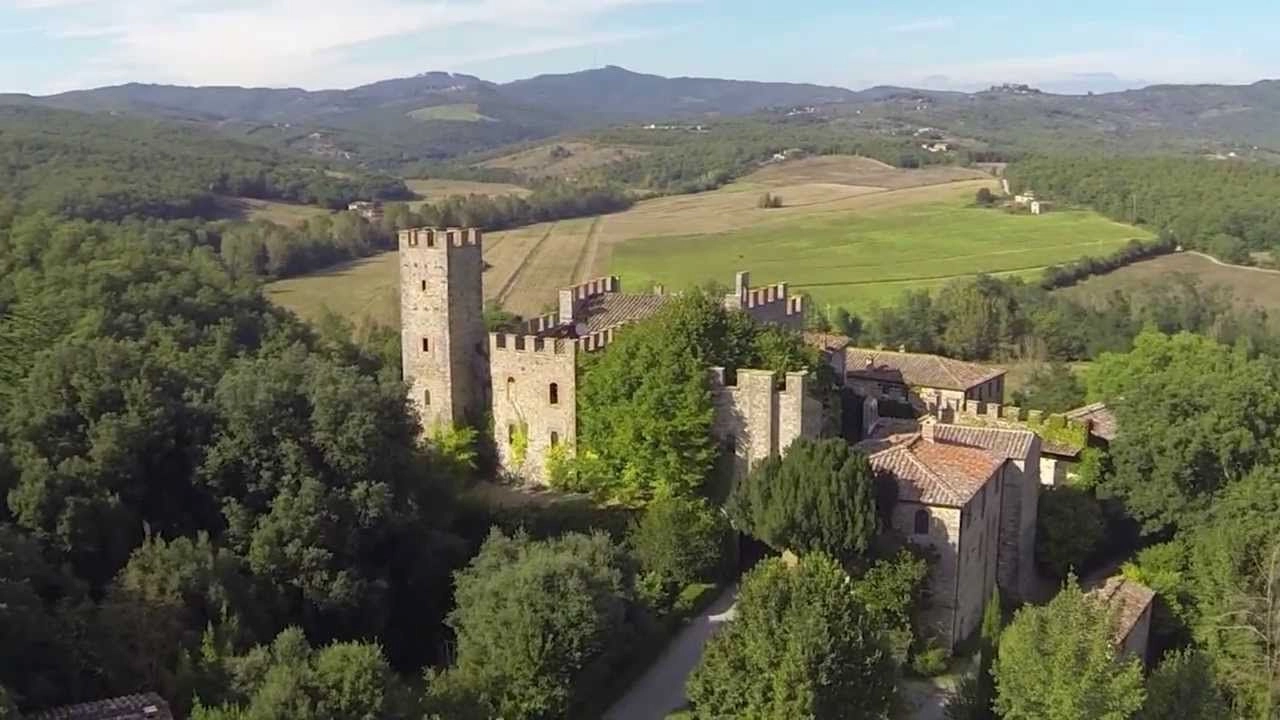 Il castello di Montalto e la valle che sarebbe interessata dall'invaso Il castello di Montalto e la valle che sarebbe interessata dall'invaso