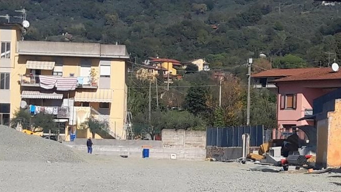 Il campo sportivo. ’Marchini’ di Castelnuovo Magra dove sono in corso i lavori