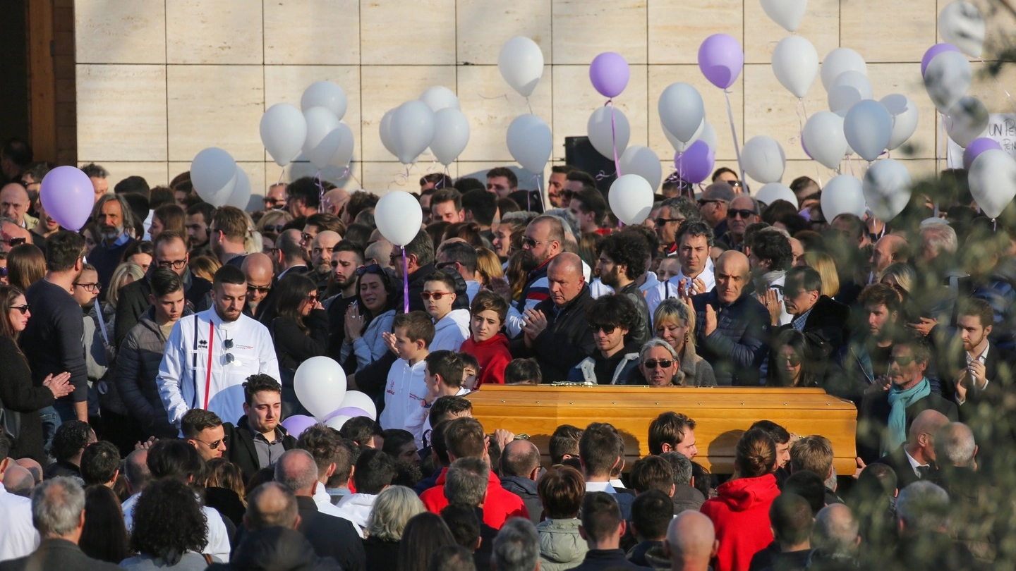 I funerali di Alessio Carmagnini (fotocronache Germogli)