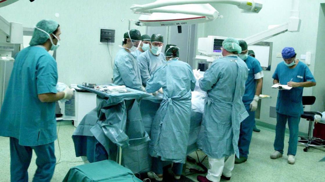 Paciente extirpado de tumor cerebral mientras estaba despierto y bajo hipnosis