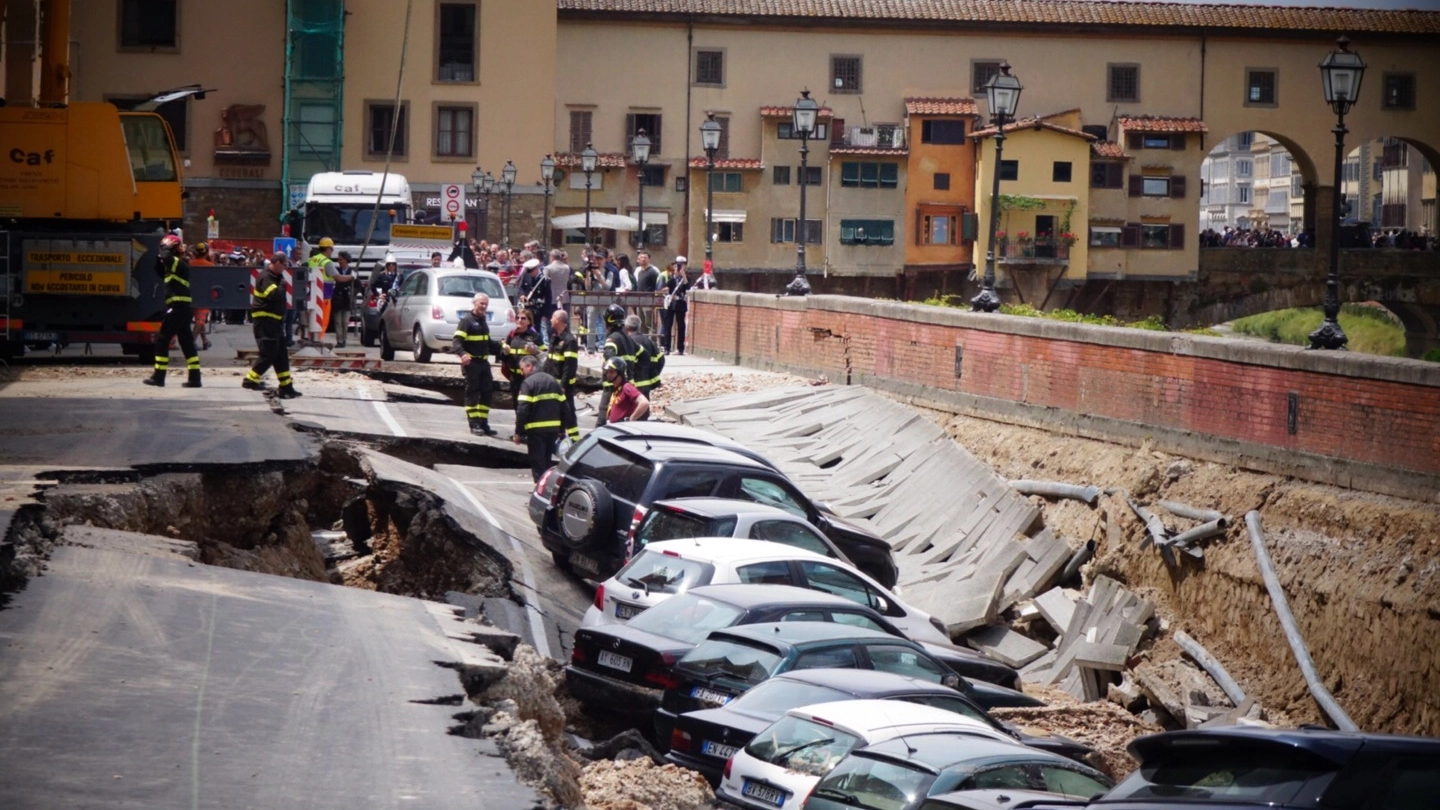 The area where the road collapsed (Gianluca Moggi/New Press Photo)