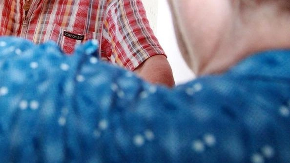 Altra truffa del falso incidente. Raggirata una donna di 75 anni
