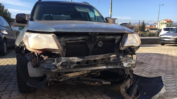 Una delle auto danneggiate nell'incidente di dicembre sull'A11 provoca dai cinghiali