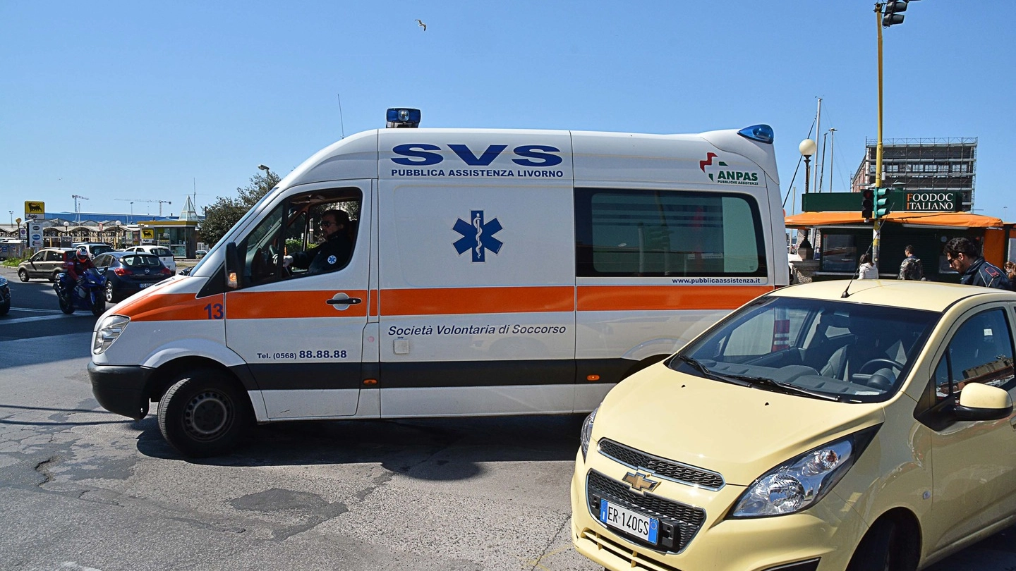 Un'ambulanza della Svs (foto Lanari)
