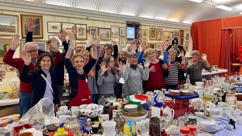 Il Parterre diventa un mercatino . Tre giorni fra oggetti di tutti i tipi per dare una mano alla Lilt Il Parterre diventa un mercatino . Tre giorni fra oggetti di tutti i tipi per dare una mano alla Lilt