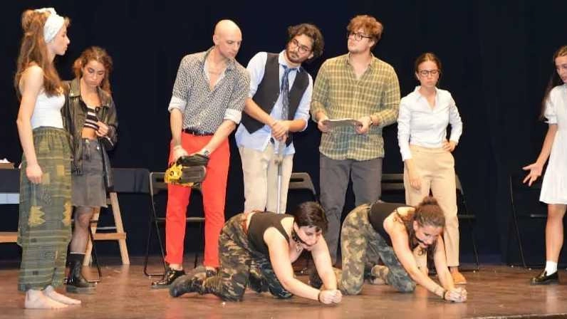 Va in scena la... stravaganza "Si rompe la routine e si riflette" Va in scena la... stravaganza "Si rompe la routine e si riflette"