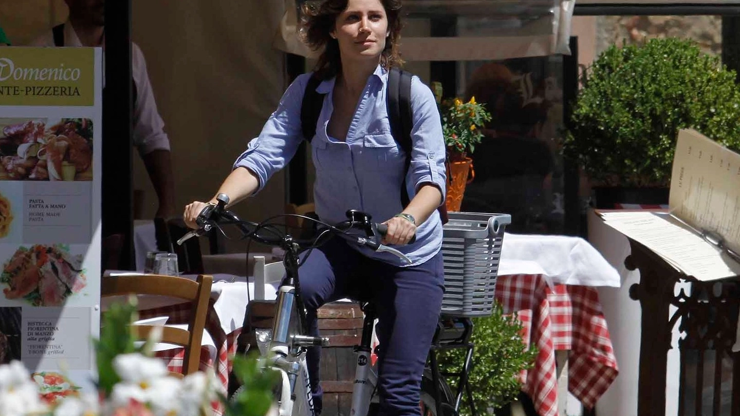 La nostra cronista in bicicletta (Foto Paolo Lazzeroni)