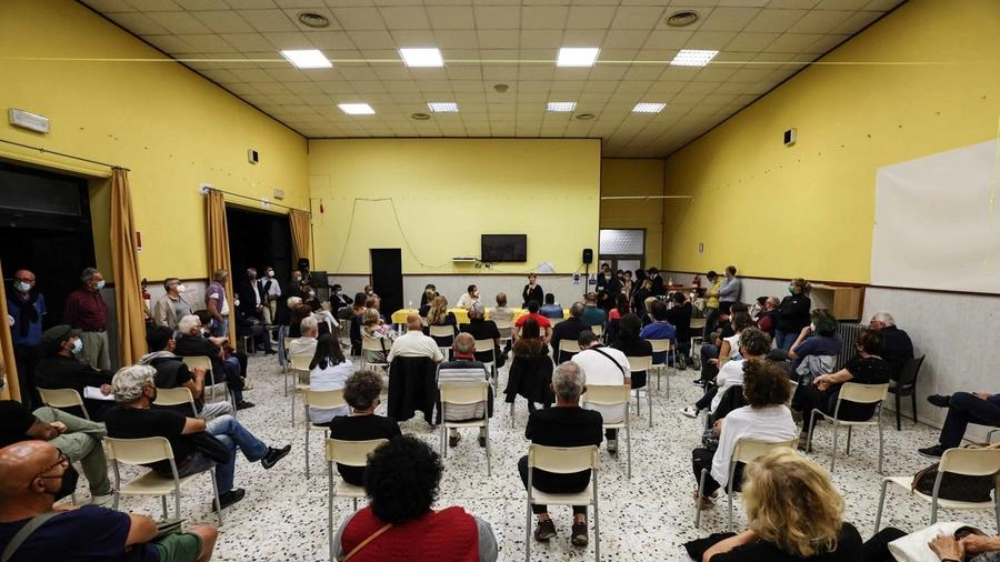 L'assemblea al circolo Sant'Andrea (foto Gasperini/Germogli)
