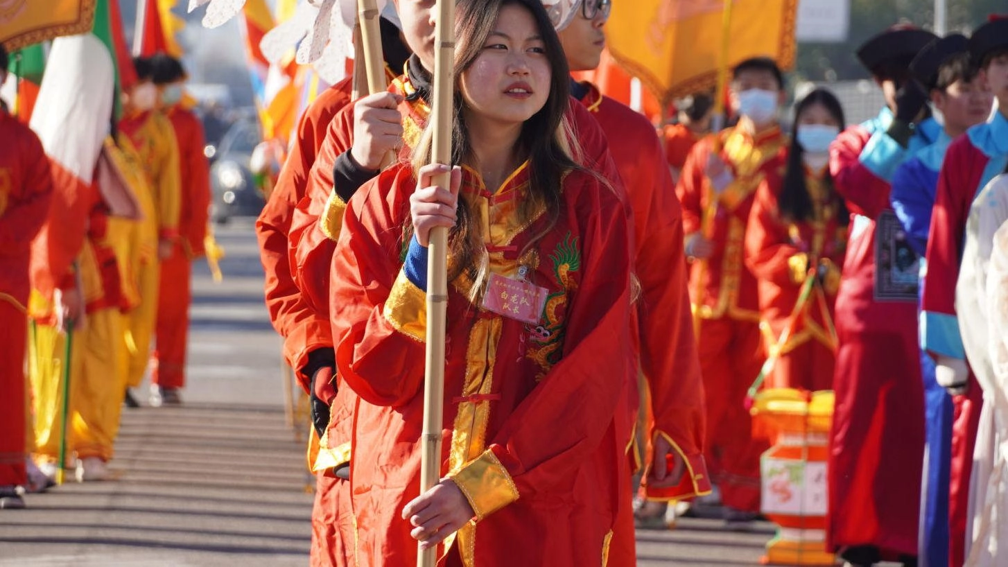 È l’anno del drago, il più atteso. La grande festa cinese al Piazzale: "Avanti sulla via dell’integrazione"
